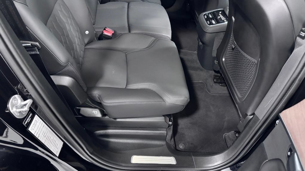 Certified 2025 Volvo XC90 B6 Plus AWD/4WD image 24