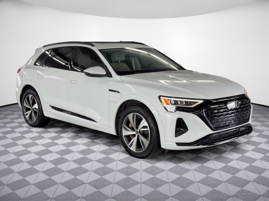 Used 2024 Audi Q8 e-tron Premium Plus AWD/4WD image 7