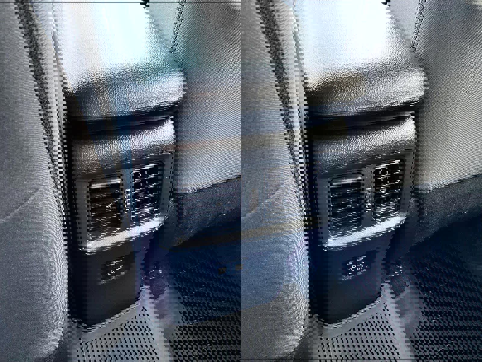 Used 2021 Toyota RAV4 XLE image 28