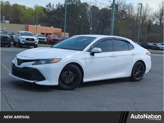Used 2019 Toyota Camry LE image 1