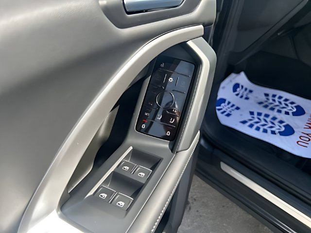 Used 2025 Audi Q5 Premium w/ Convenience Package AWD/4WD image 21