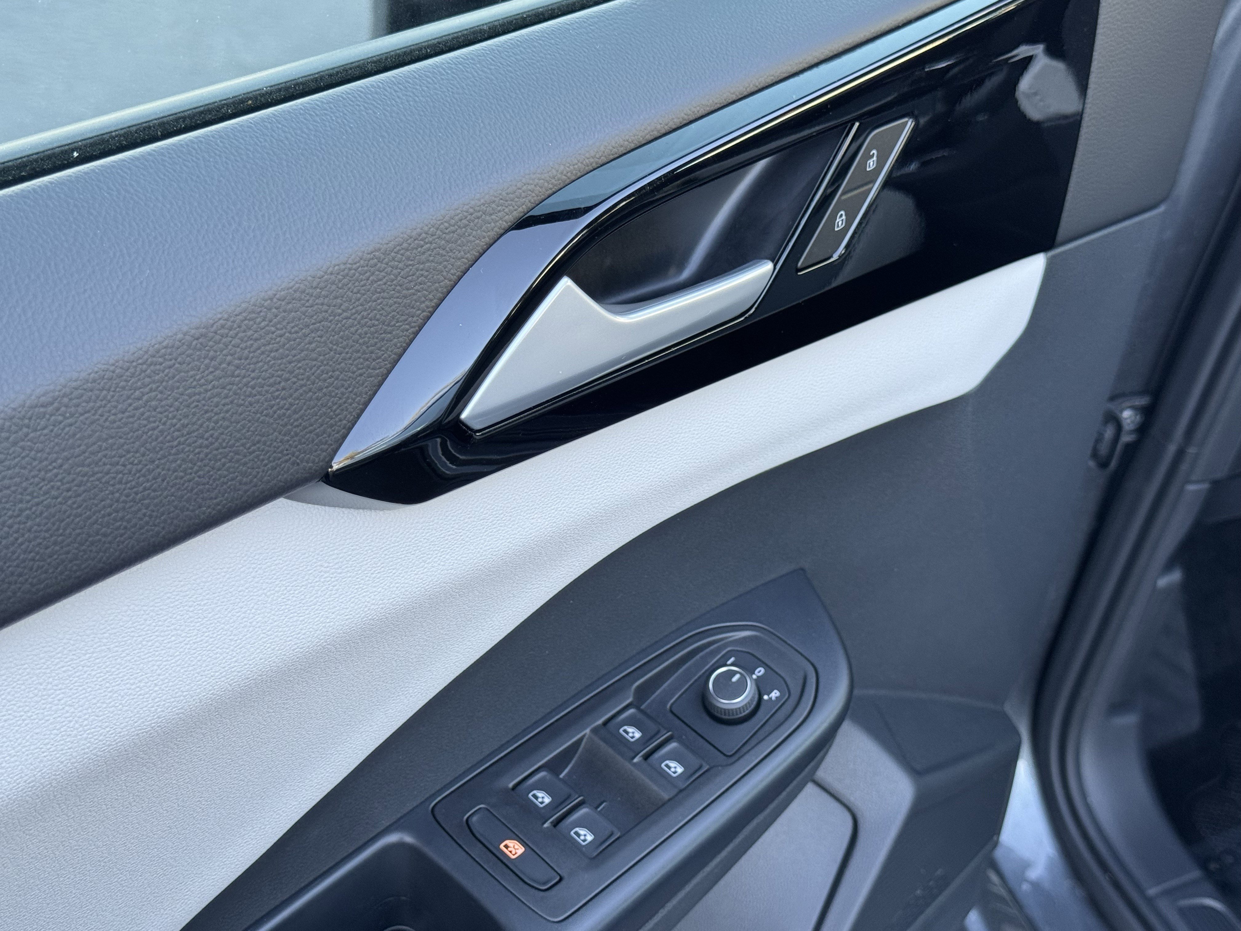 Used 2025 Volkswagen Taos S image 15