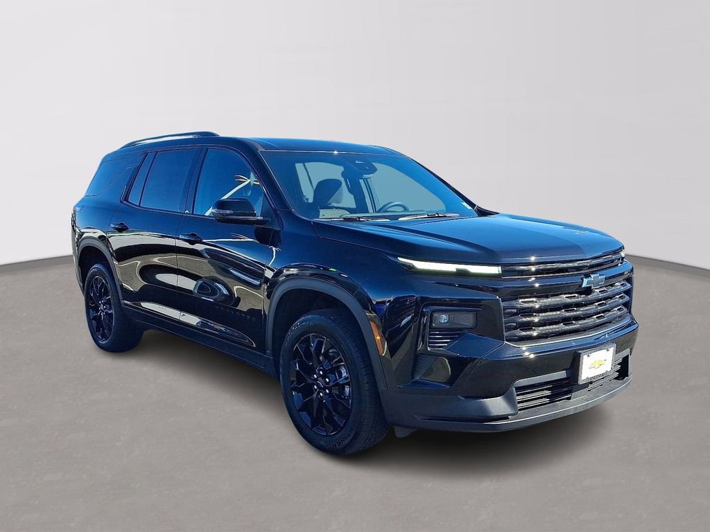 Used 2025 Chevrolet Traverse LT w/ Midnight/Sport Edition image 3