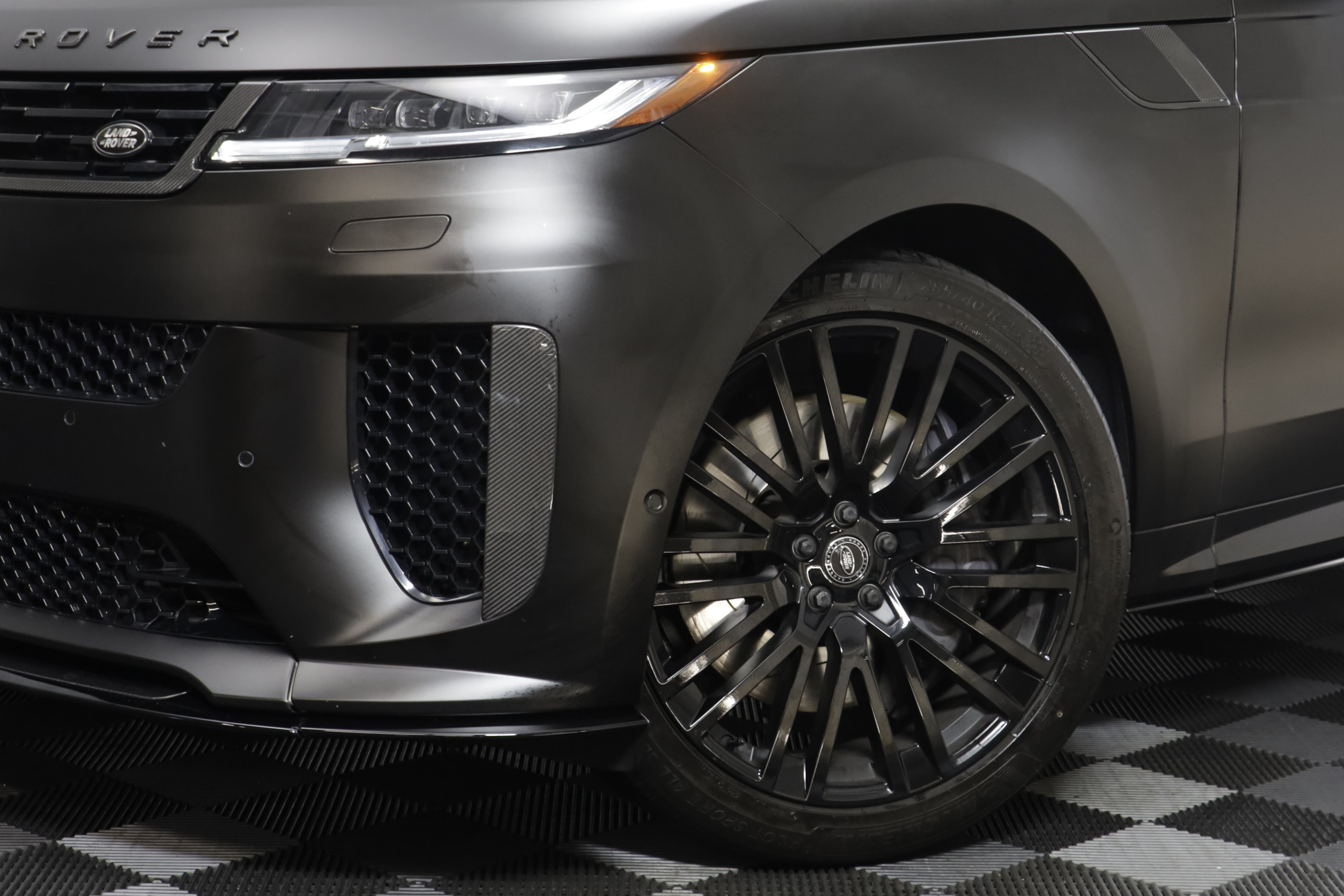Used 2024 Land Rover Range Rover Sport AWD/4WD image 3
