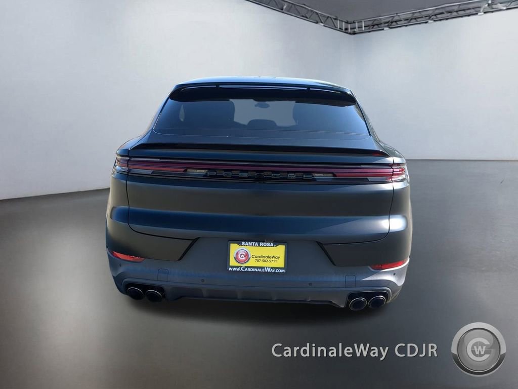 Used 2024 Porsche Cayenne Coupe image 4