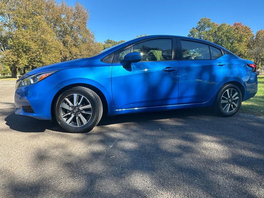 Used 2021 Nissan Versa SV image 3