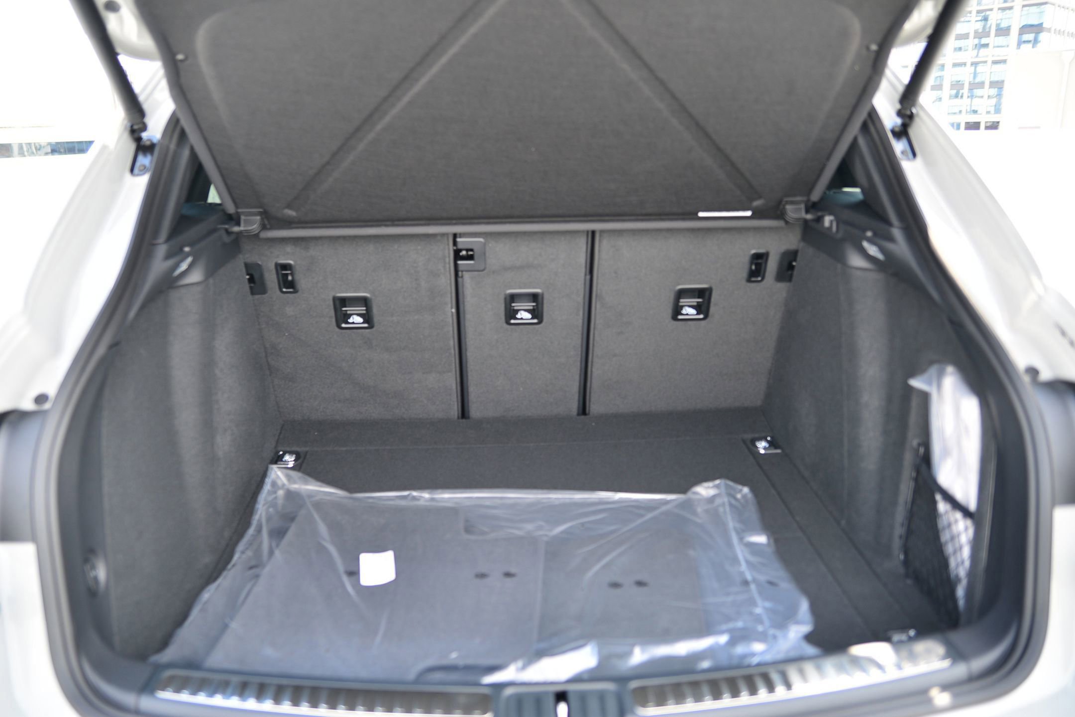 Used 2025 Porsche Macan image 26