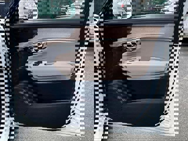 Used 2025 Volvo XC90 B6 Plus image 20