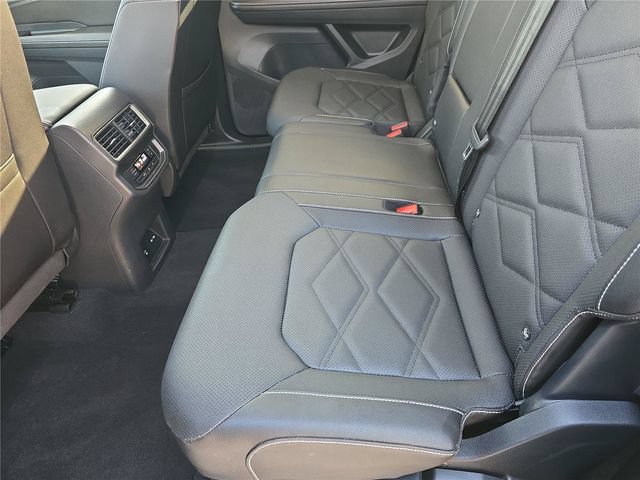 Used 2025 Volkswagen Atlas SE FWD image 12