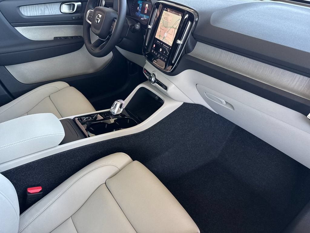 New 2026 Volvo XC40 B5 Plus w/ Protection Package Premier AWD/4WD image 15