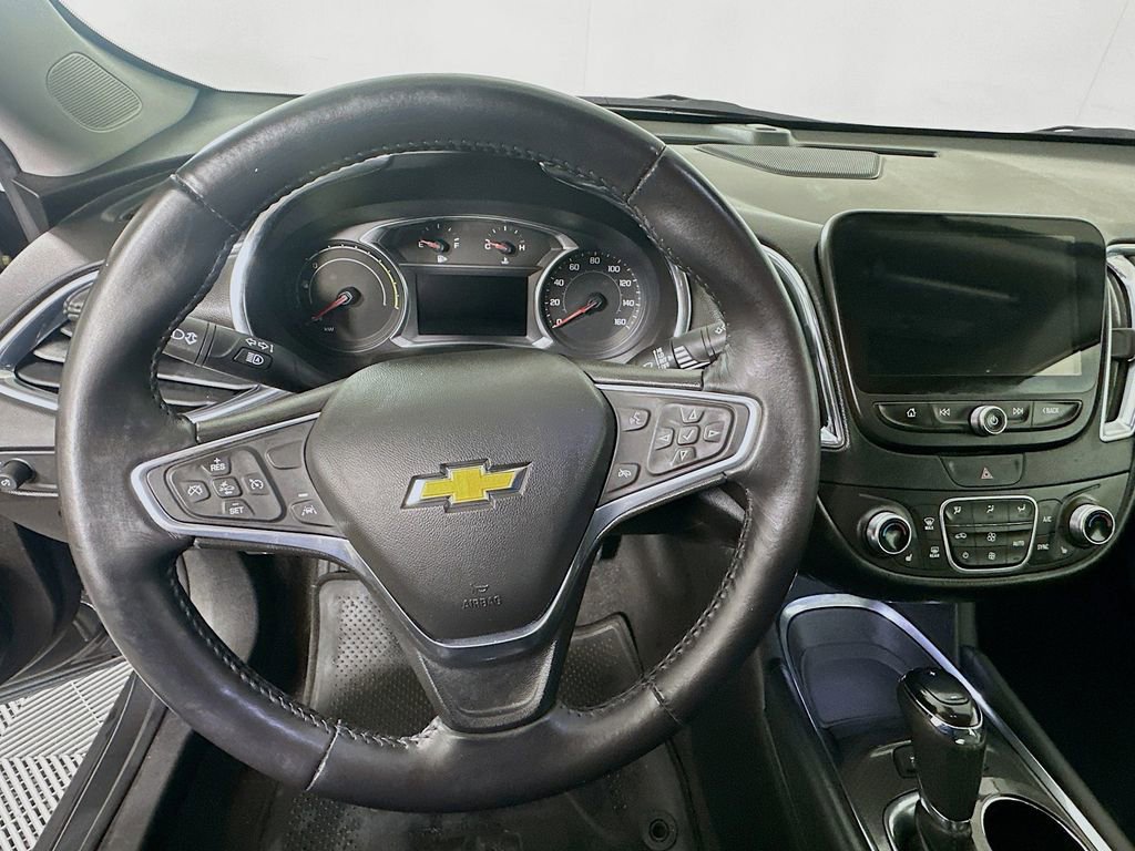 Used 2018 Chevrolet Malibu Hybrid w/ Leather Package image 11