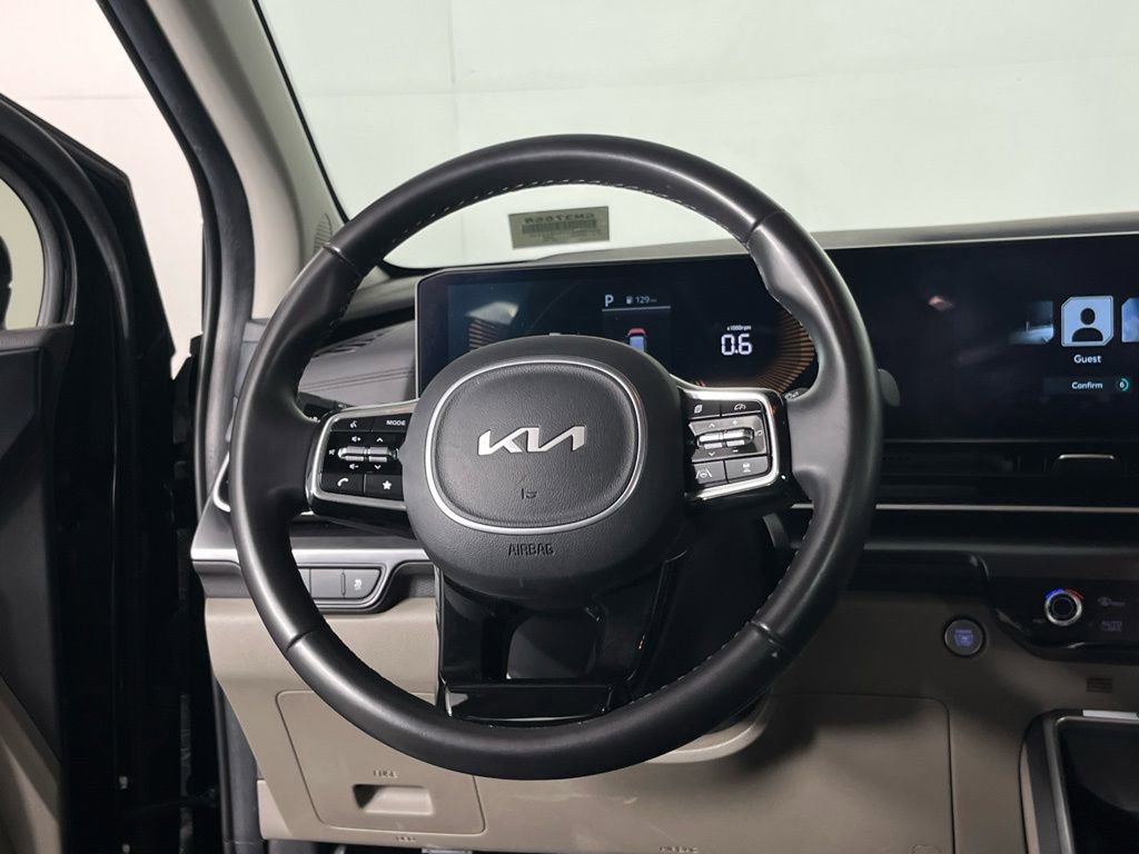 Used 2025 Kia Carnival image 12