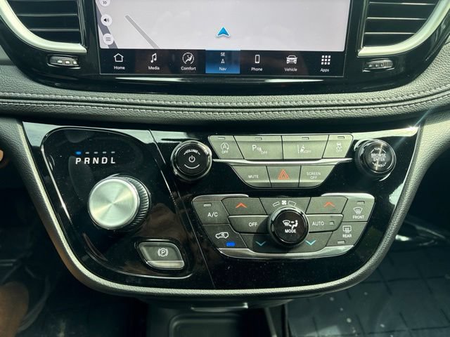 New 2027 Chrysler Pacifica Select w/ Family Tech Group AWD/4WD image 38