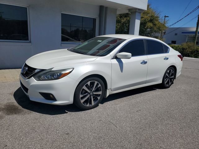Used 2017 Nissan Altima 2.5 SR w/ Interior Lighting Package image 11