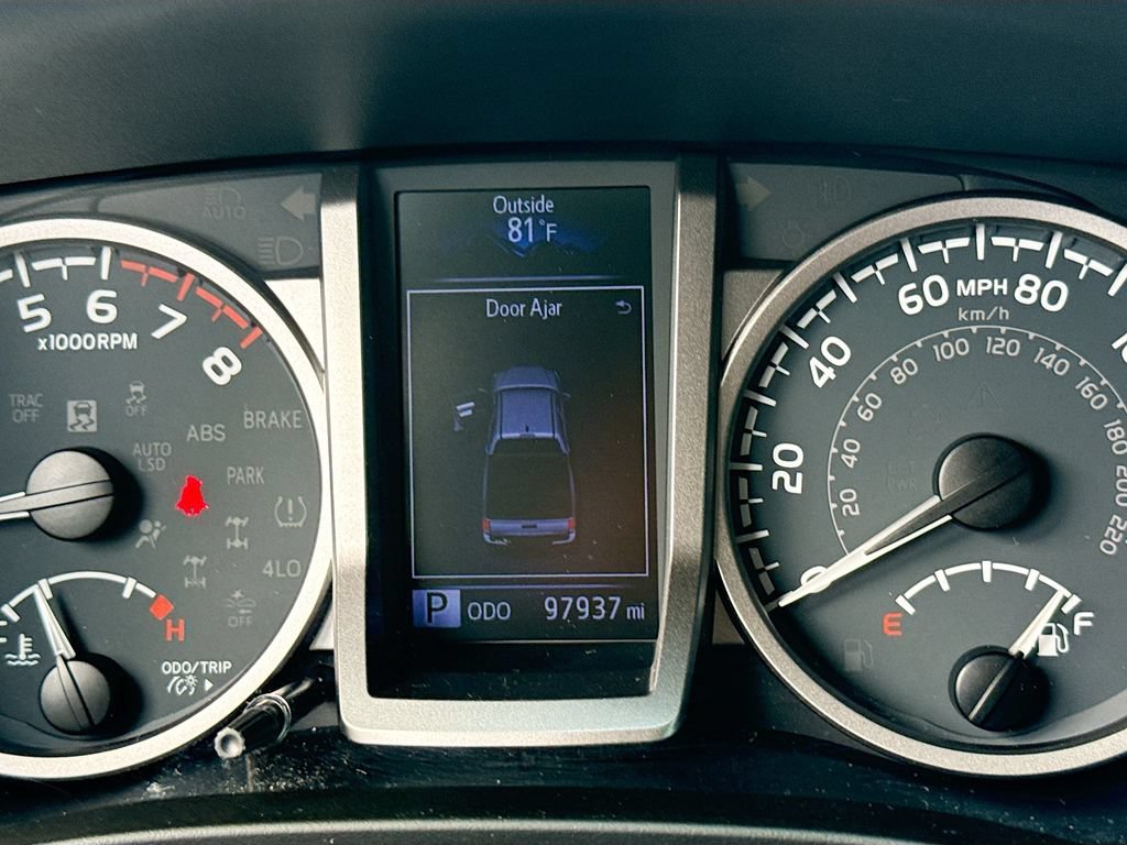 Used 2020 Toyota Tacoma SR5 RWD image 13