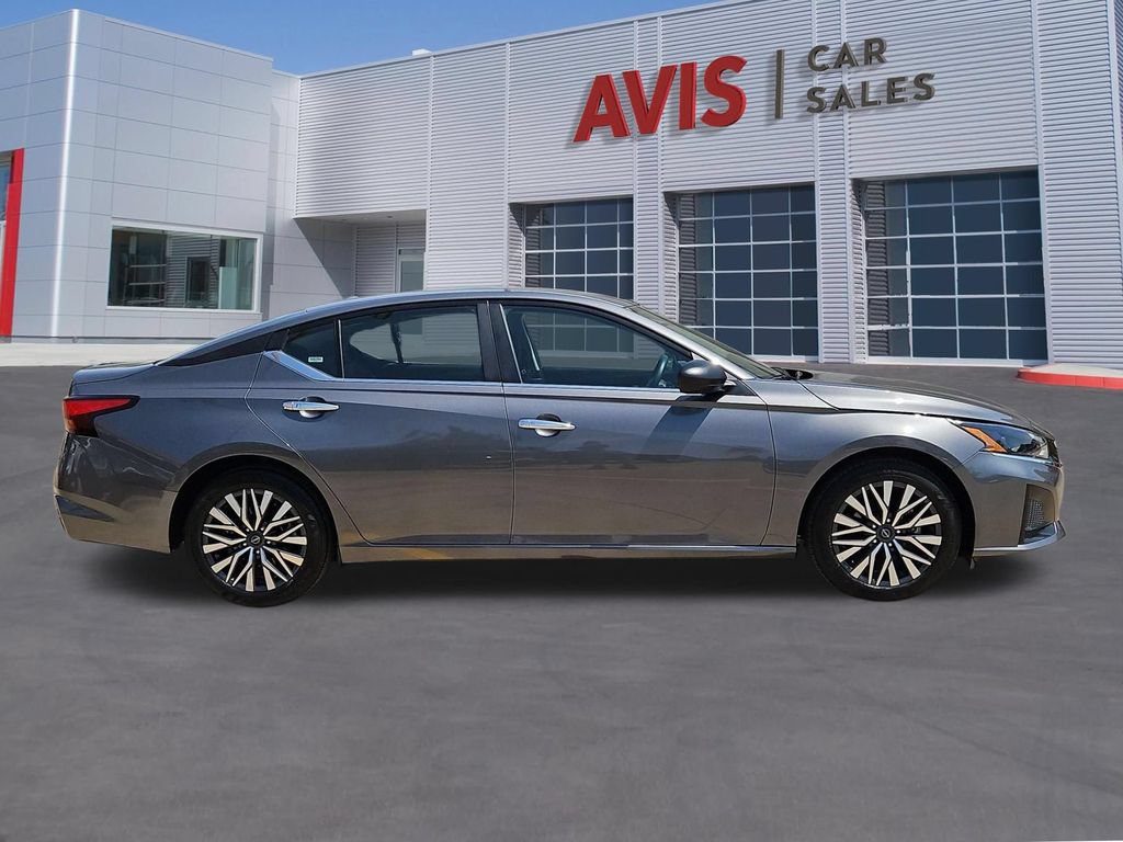 Used 2025 Nissan Altima 2.5 SV FWD image 5