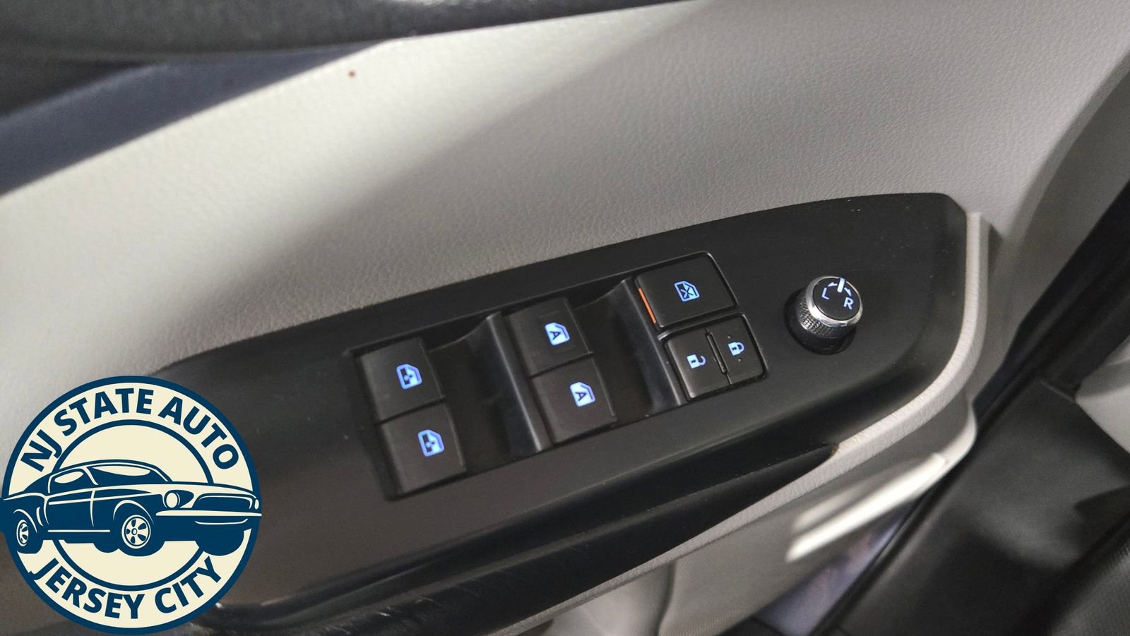 Used 2019 Toyota Highlander Plus AWD/4WD image 21