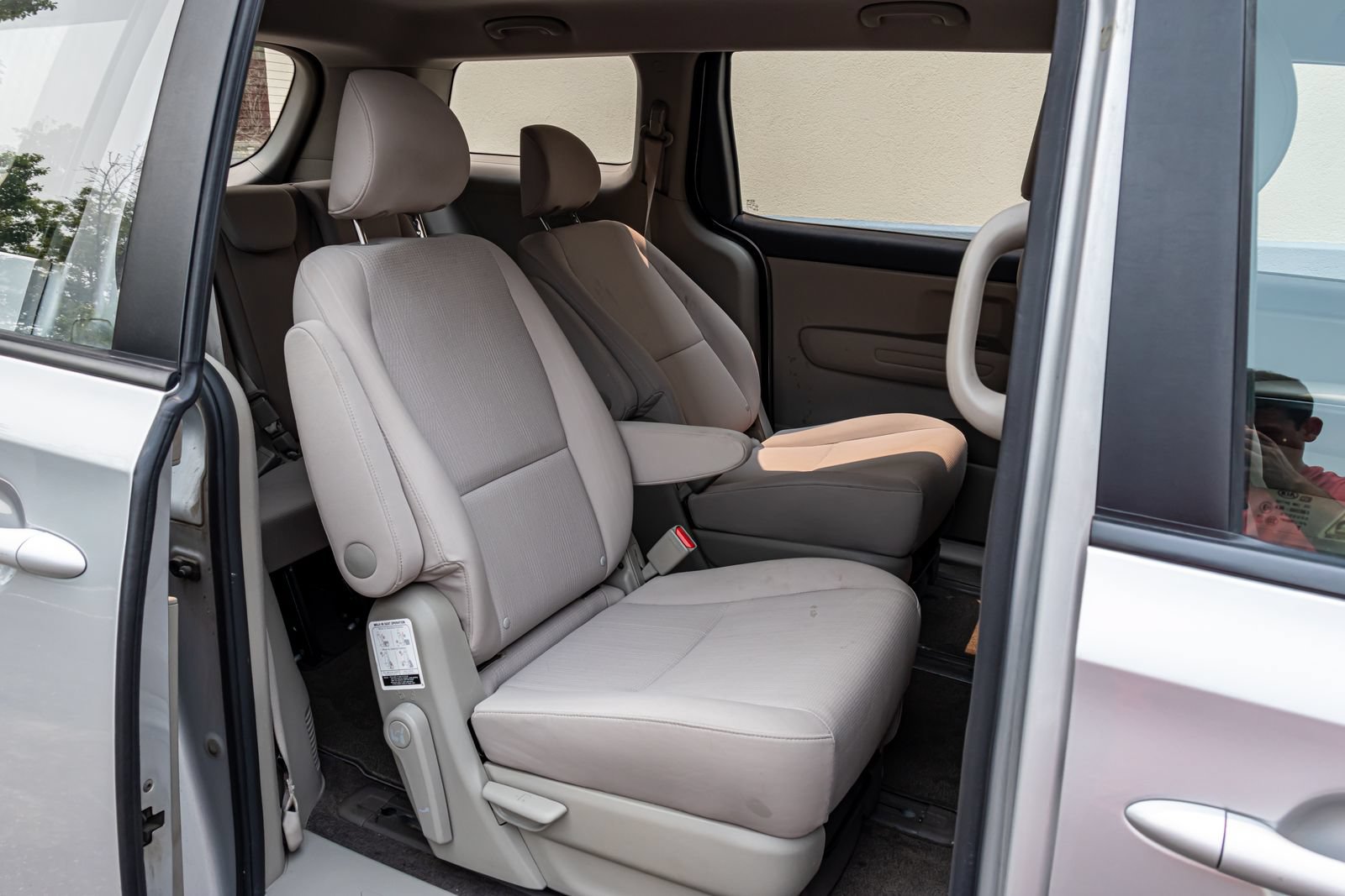 Used 2019 Kia Sedona L FWD image 3