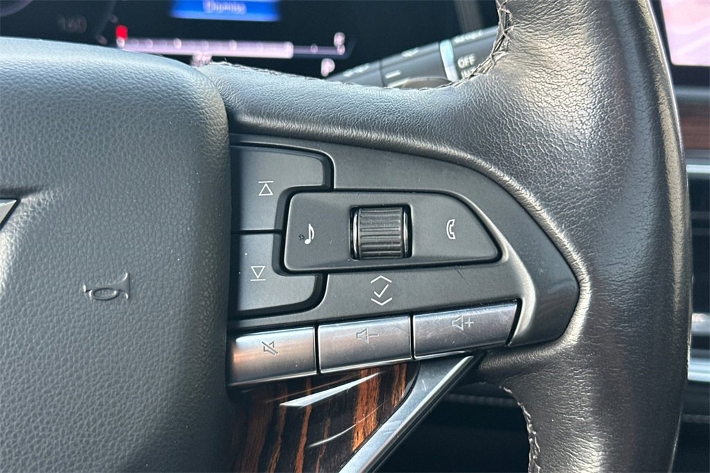 Used 2022 Cadillac Escalade Premium Luxury image 30