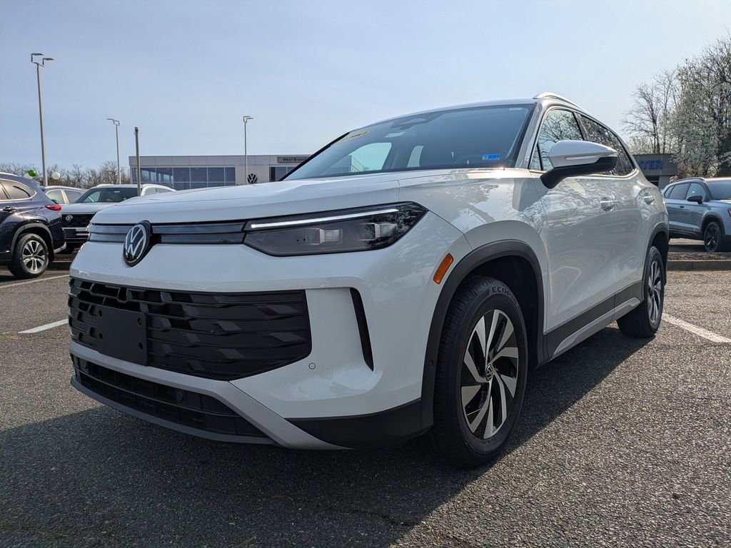 Certified 2025 Volkswagen Tiguan S image 8