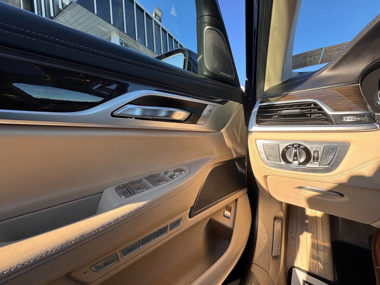 Used 2016 BMW 750i xDrive AWD/4WD image 26