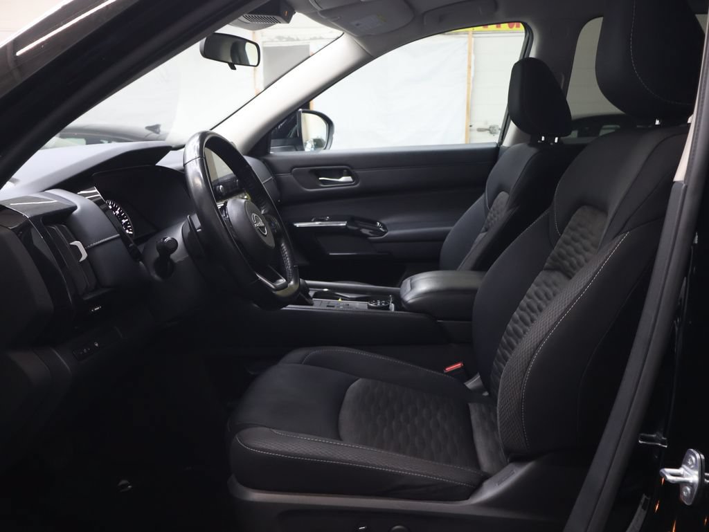 Used 2022 Nissan Pathfinder SV AWD/4WD image 17