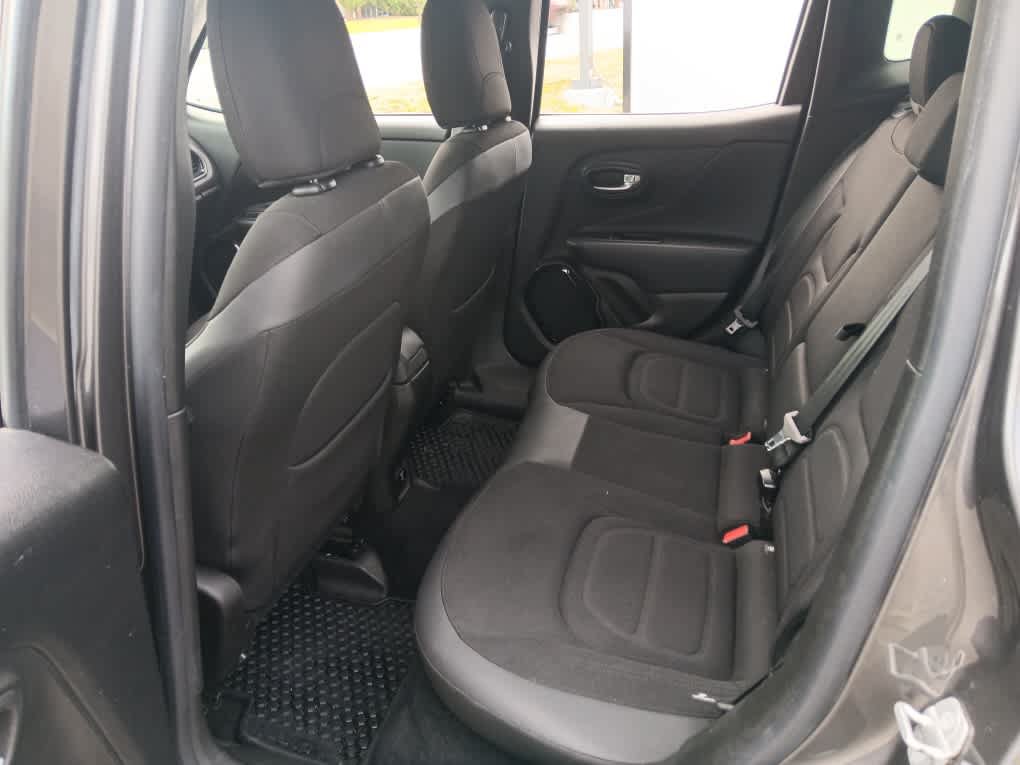 Used 2016 Jeep Renegade Latitude AWD/4WD image 15