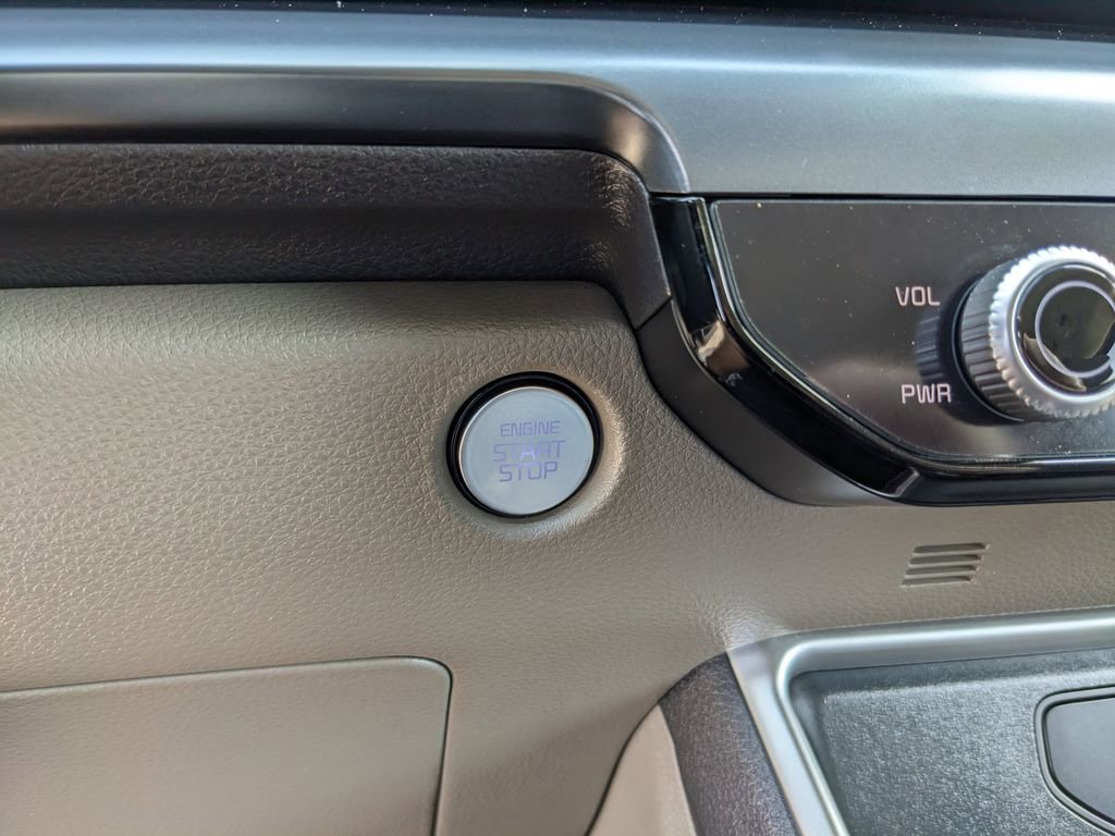 Certified 2026 Kia Carnival LX FWD image 29