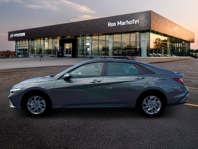 New 2026 Hyundai Elantra Hybrid FWD image 3
