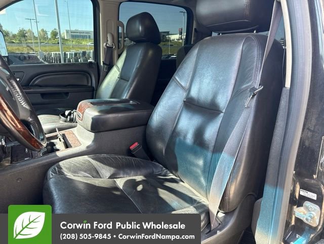 Used 2011 GMC Sierra 2500 Denali w/ Suspension Package, Off-Road AWD/4WD image 10