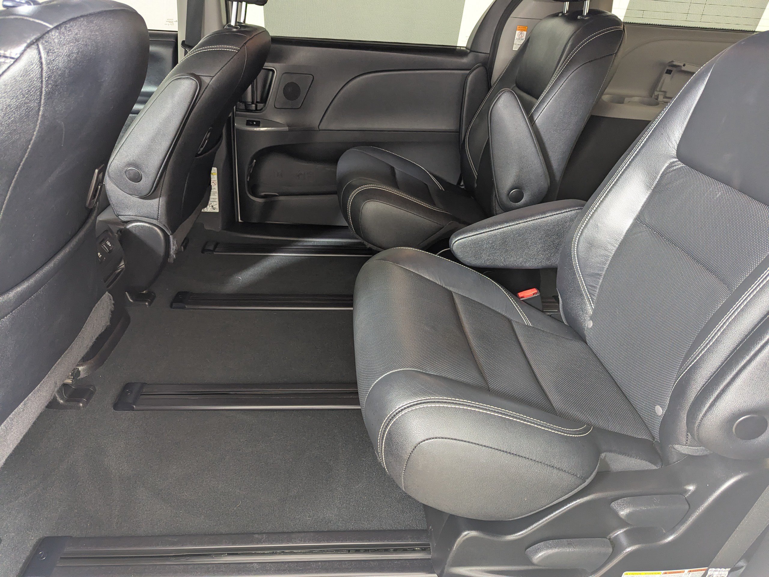 Used 2019 Toyota Sienna SE w/ SE Preferred Package AWD/4WD image 14