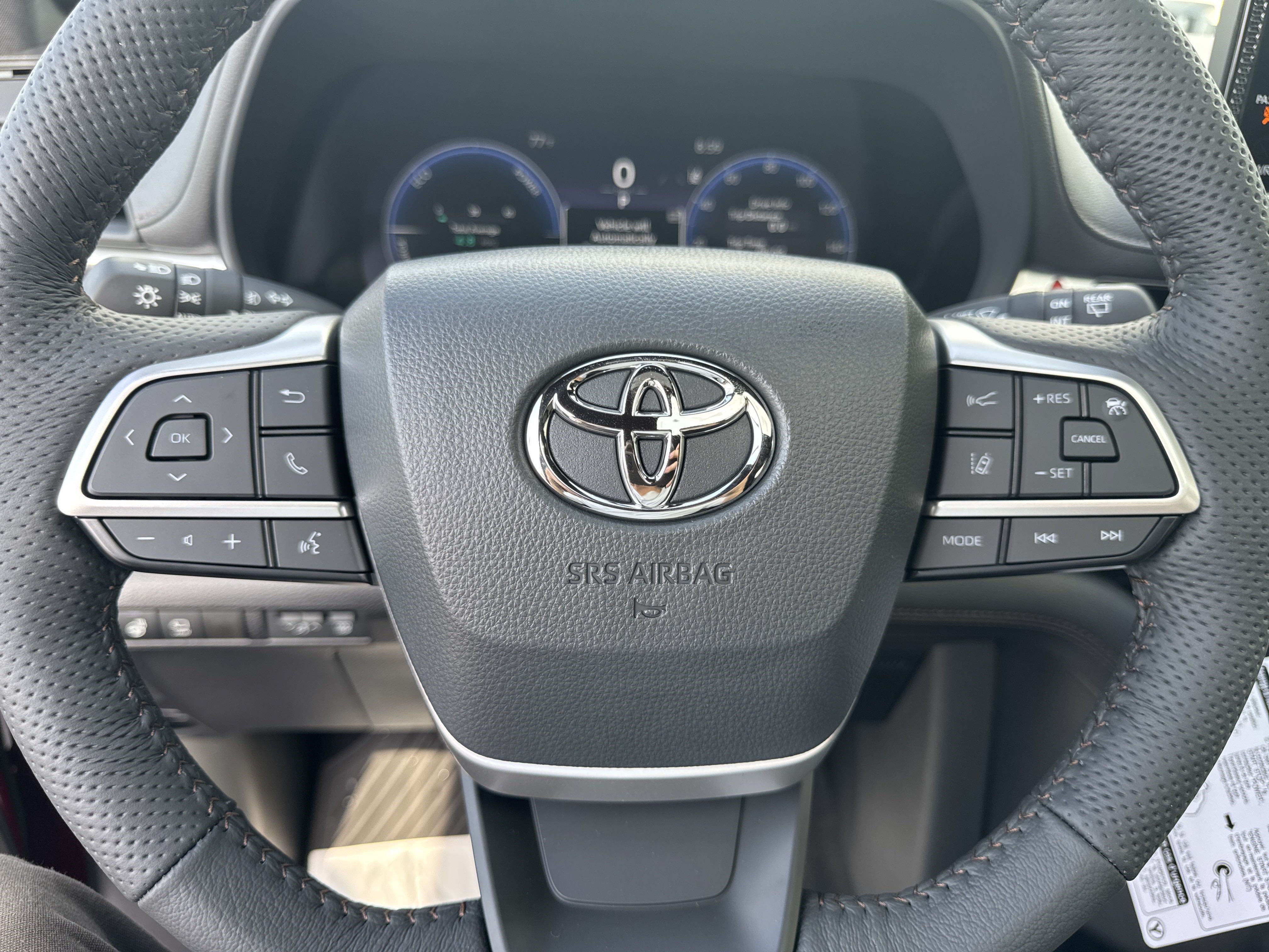New 2025 Toyota Sienna Platinum FWD image 20