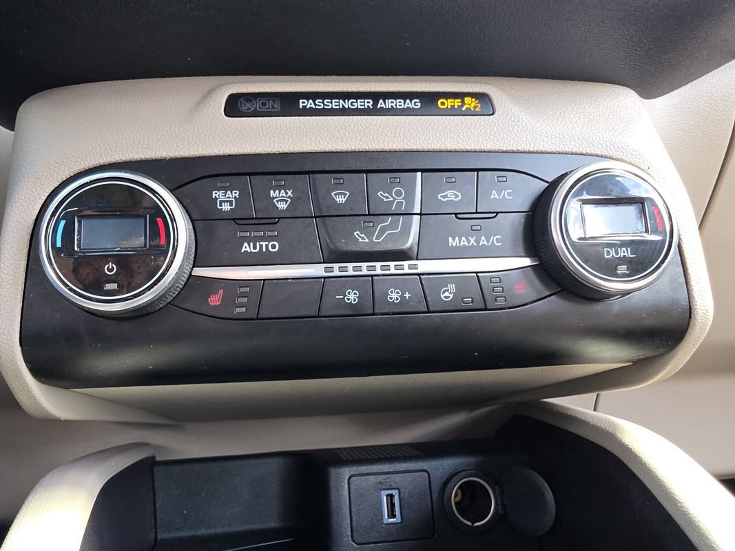 Used 2020 Ford Escape Titanium AWD/4WD image 25