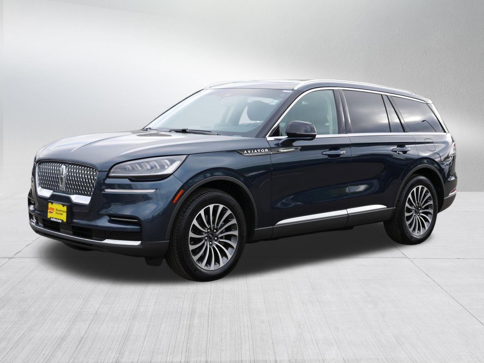 Used 2022 Lincoln Aviator Reserve w/ Elements Package Plus image 3