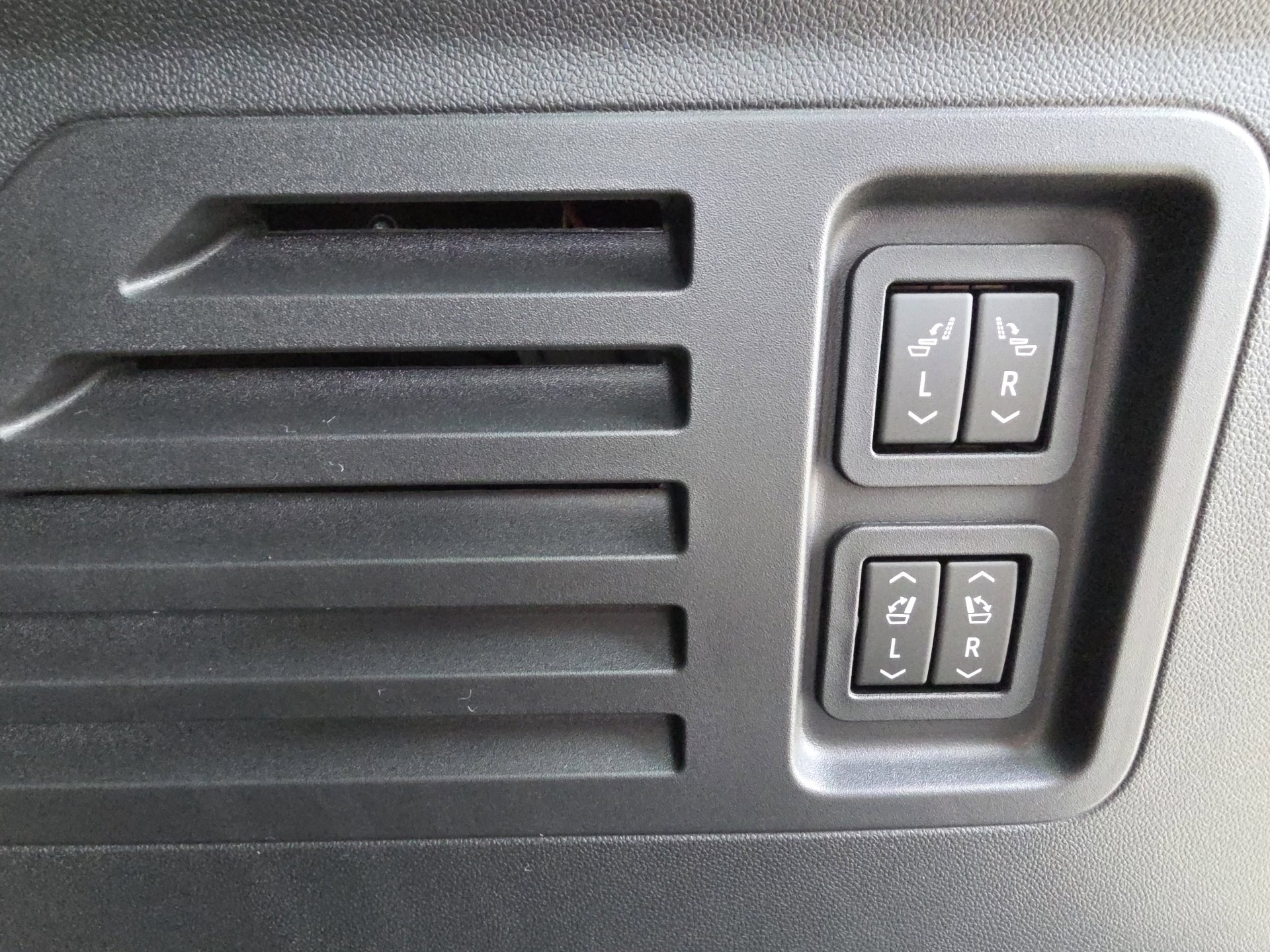 New 2026 Chevrolet Traverse RS image 34