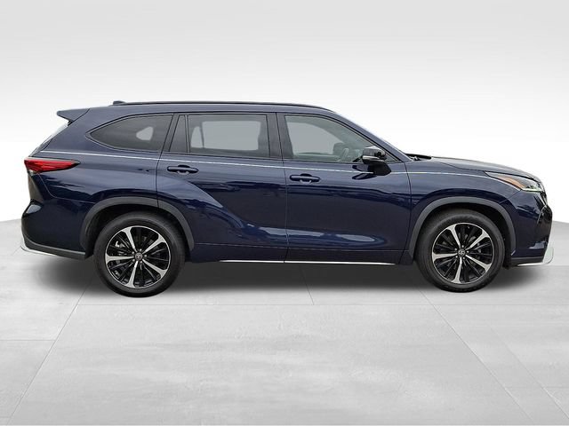 Used 2022 Toyota Highlander XSE FWD image 9