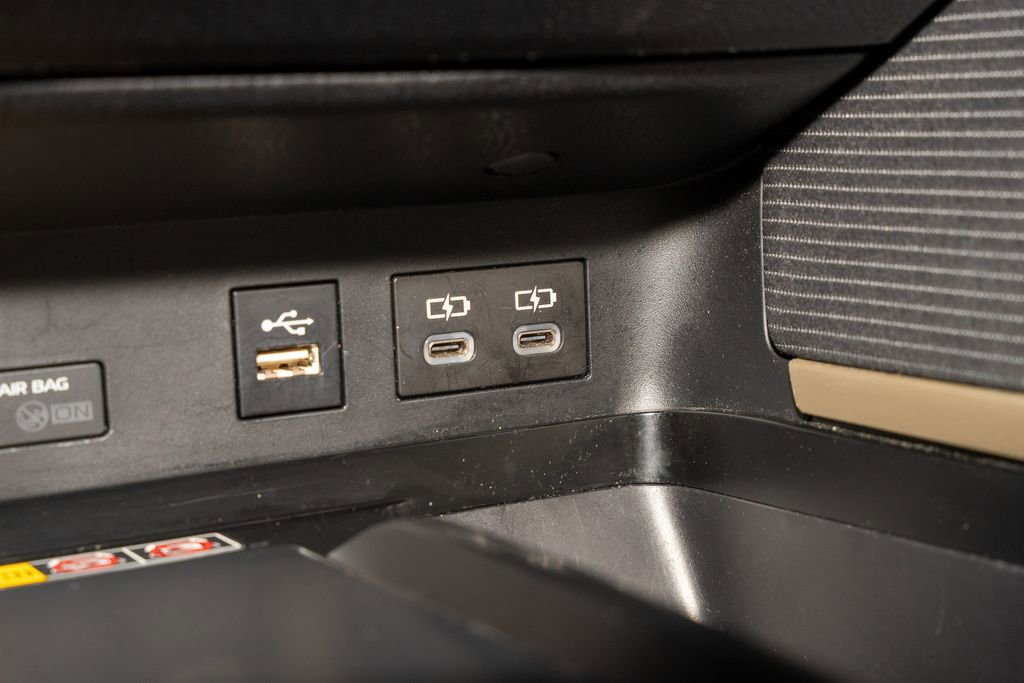 Used 2025 Toyota Camry SE image 14