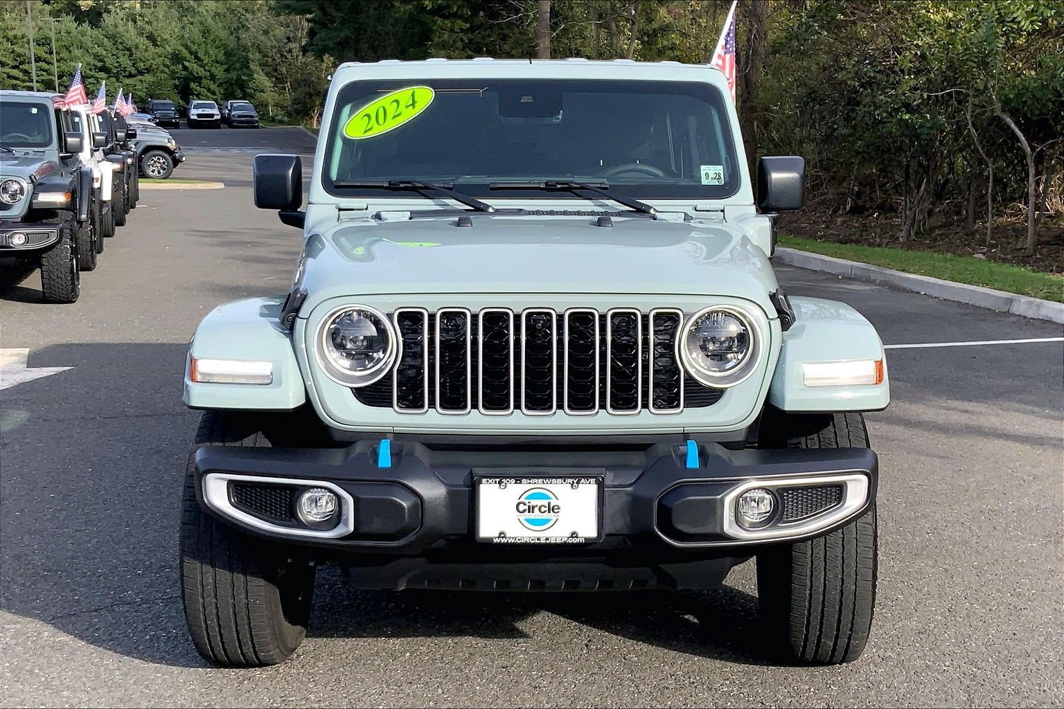 Used 2024 Jeep Wrangler Unlimited Sahara w/ Technology Group AWD/4WD image 3