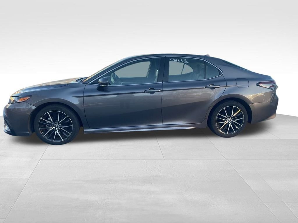 Used 2024 Toyota Camry SE video 2