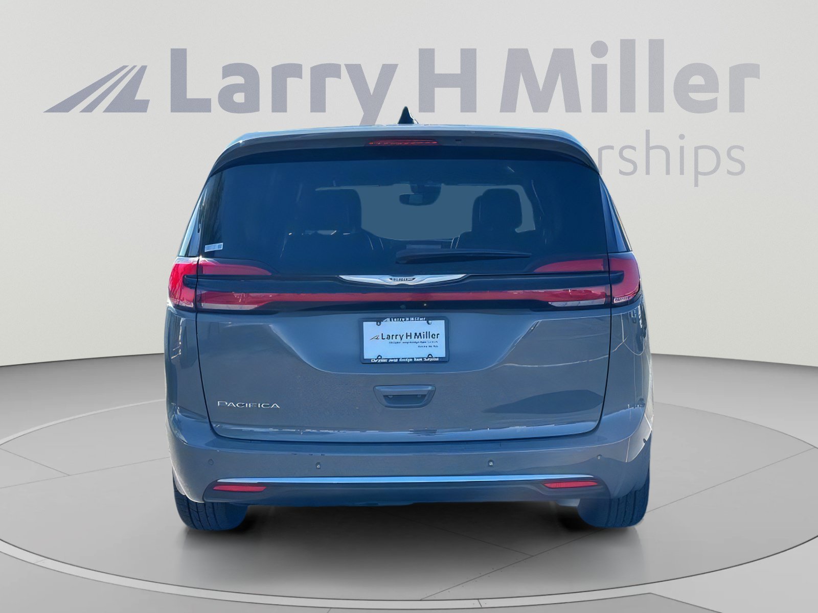 Used 2025 Chrysler Pacifica Select FWD image 5