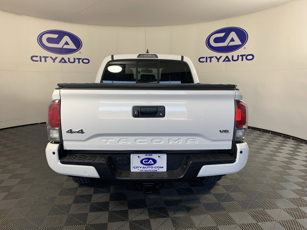 Used 2016 Toyota Tacoma Limited w/ Towing Package AWD/4WD image 4