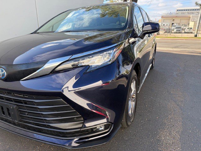 Used 2025 Toyota Sienna XLE image 5