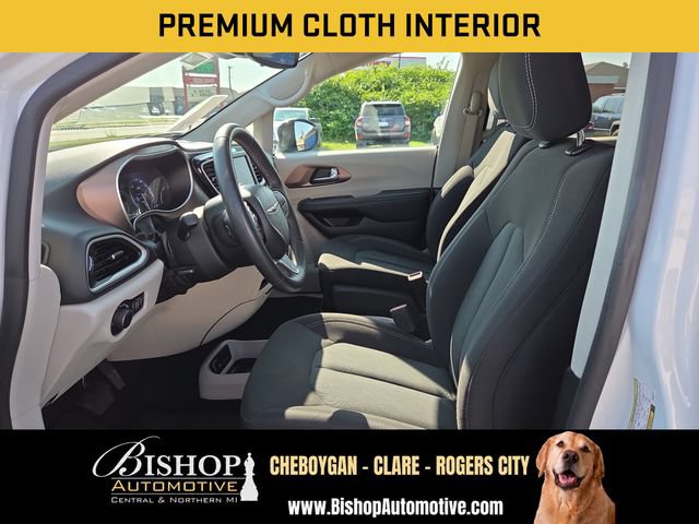 Used 2023 Chrysler Voyager LX FWD image 5