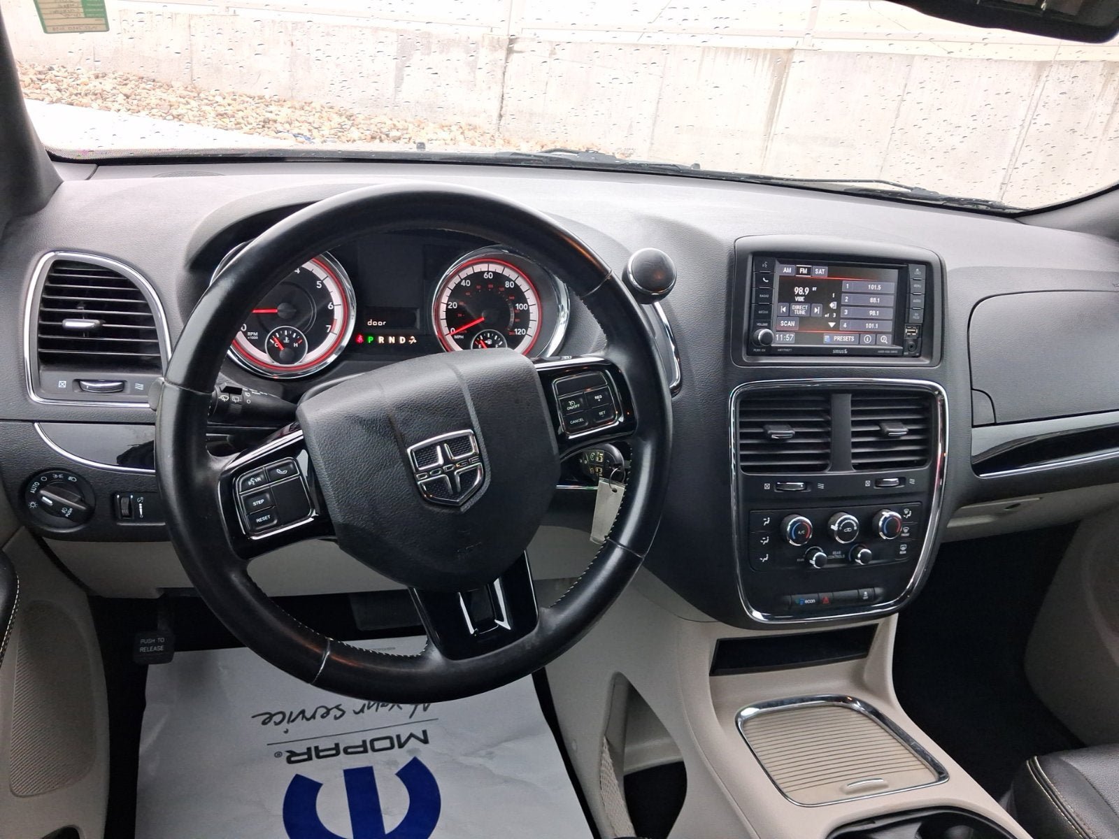 Used 2019 Dodge Grand Caravan SXT FWD image 12