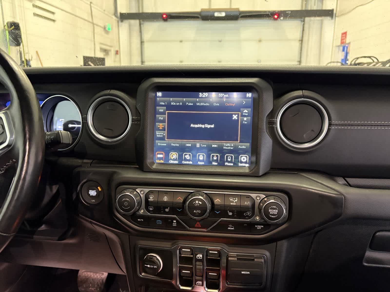 Used 2023 Jeep Wrangler Unlimited Sahara w/ Cold Weather Group AWD/4WD image 18