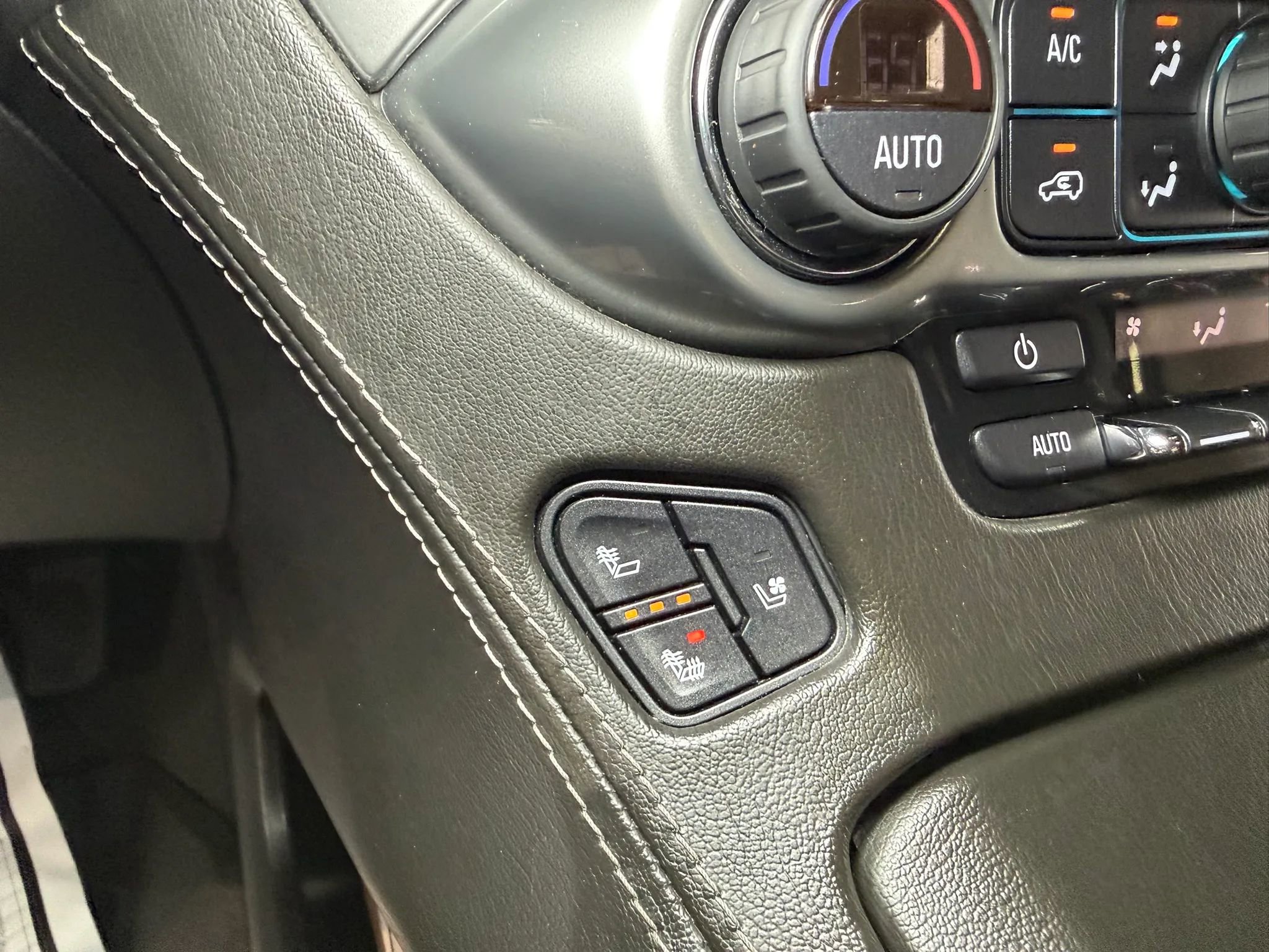 Used 2019 Chevrolet Suburban Premier image 28