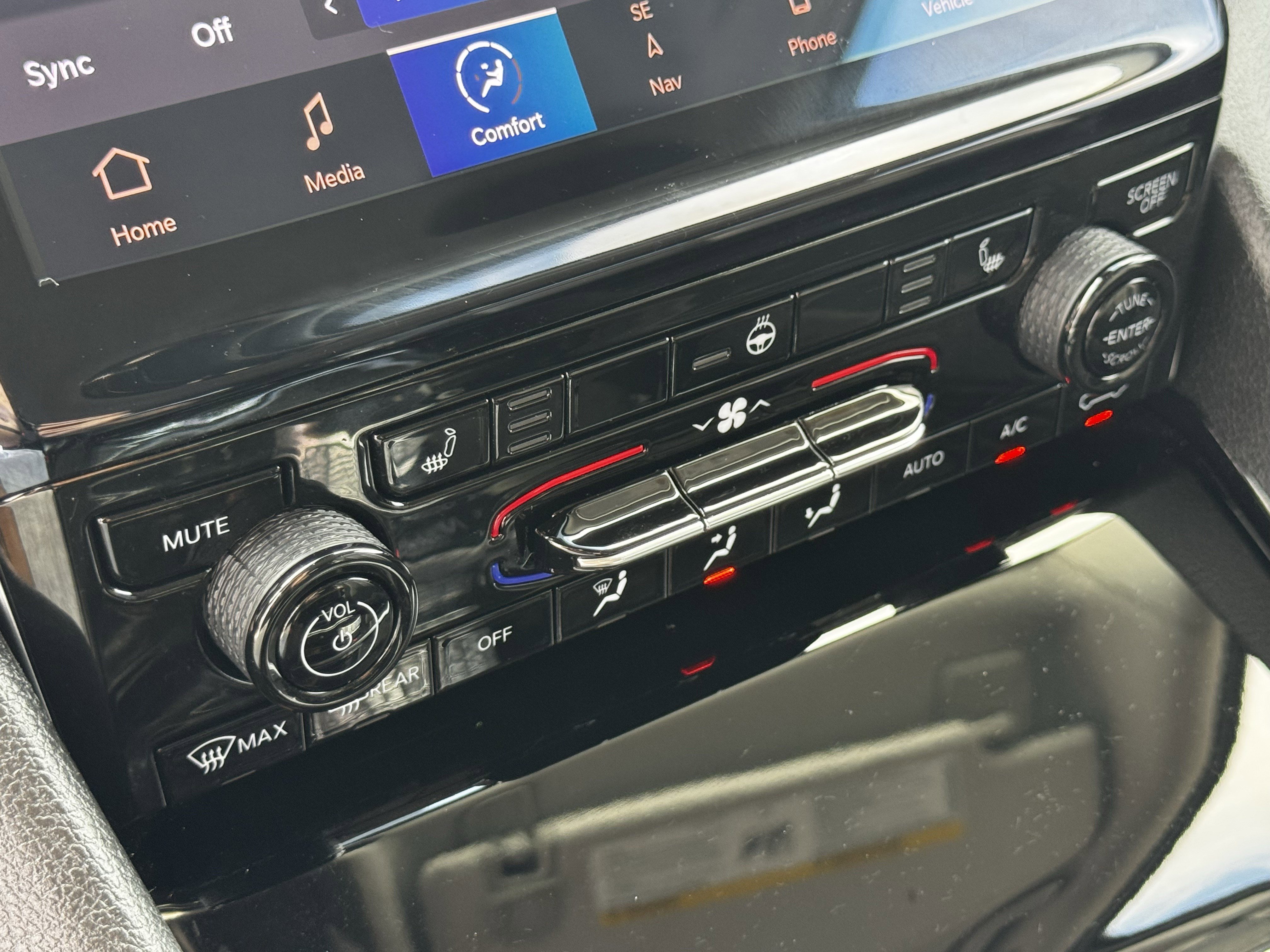 Used 2023 Jeep Grand Cherokee Limited w/ Black Appearance Package image 21