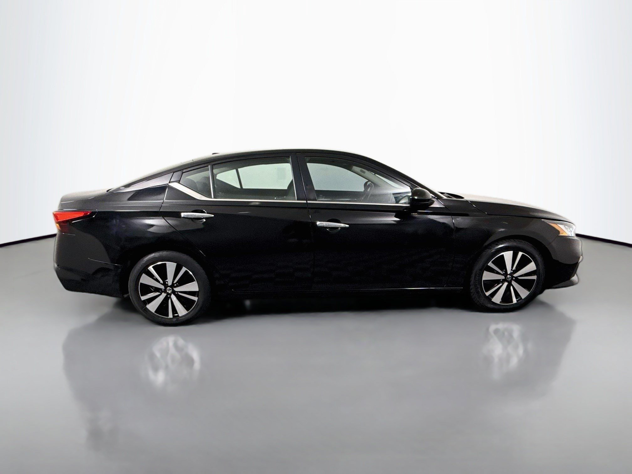 Used 2022 Nissan Altima 2.5 SV FWD image 11