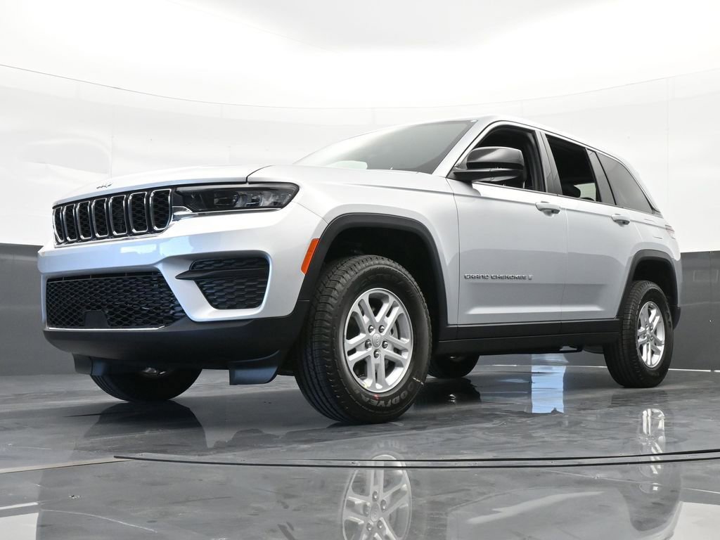 Used 2024 Jeep Grand Cherokee Laredo w/ Trailer Tow Package image 37