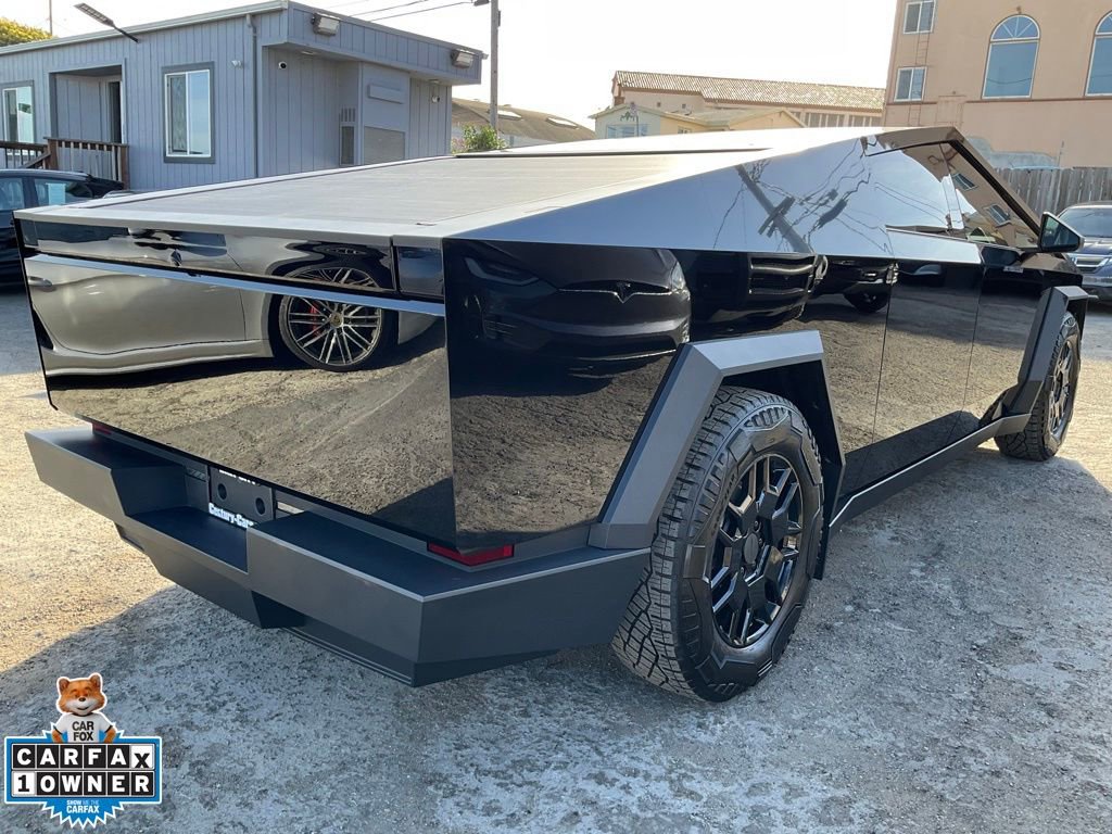 Used 2024 Tesla Cybertruck AWD Crew Cab image 83